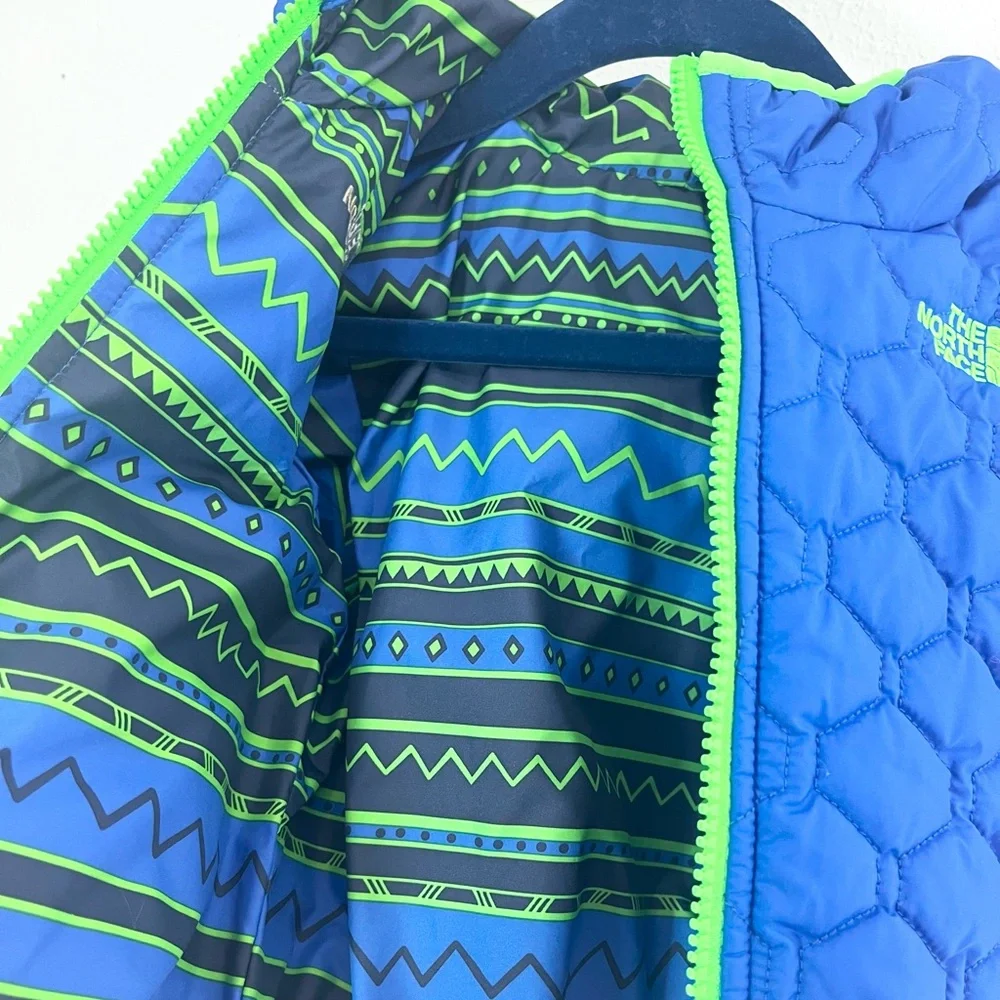 EUC Royal Blue Reversible The North Face Blue Quilted Jacket Green 12-18m